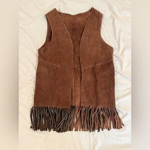 Real suede vintage fringe vest with full fringe hem and back detailing 🤎